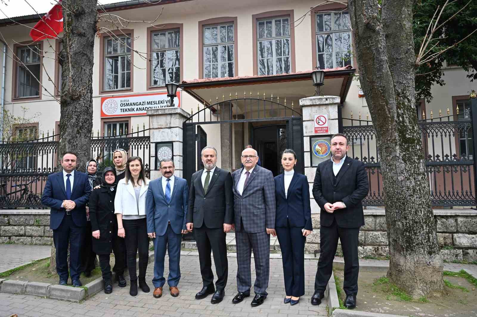 Liseli gençlerden depremzedeler için uyku tulumu