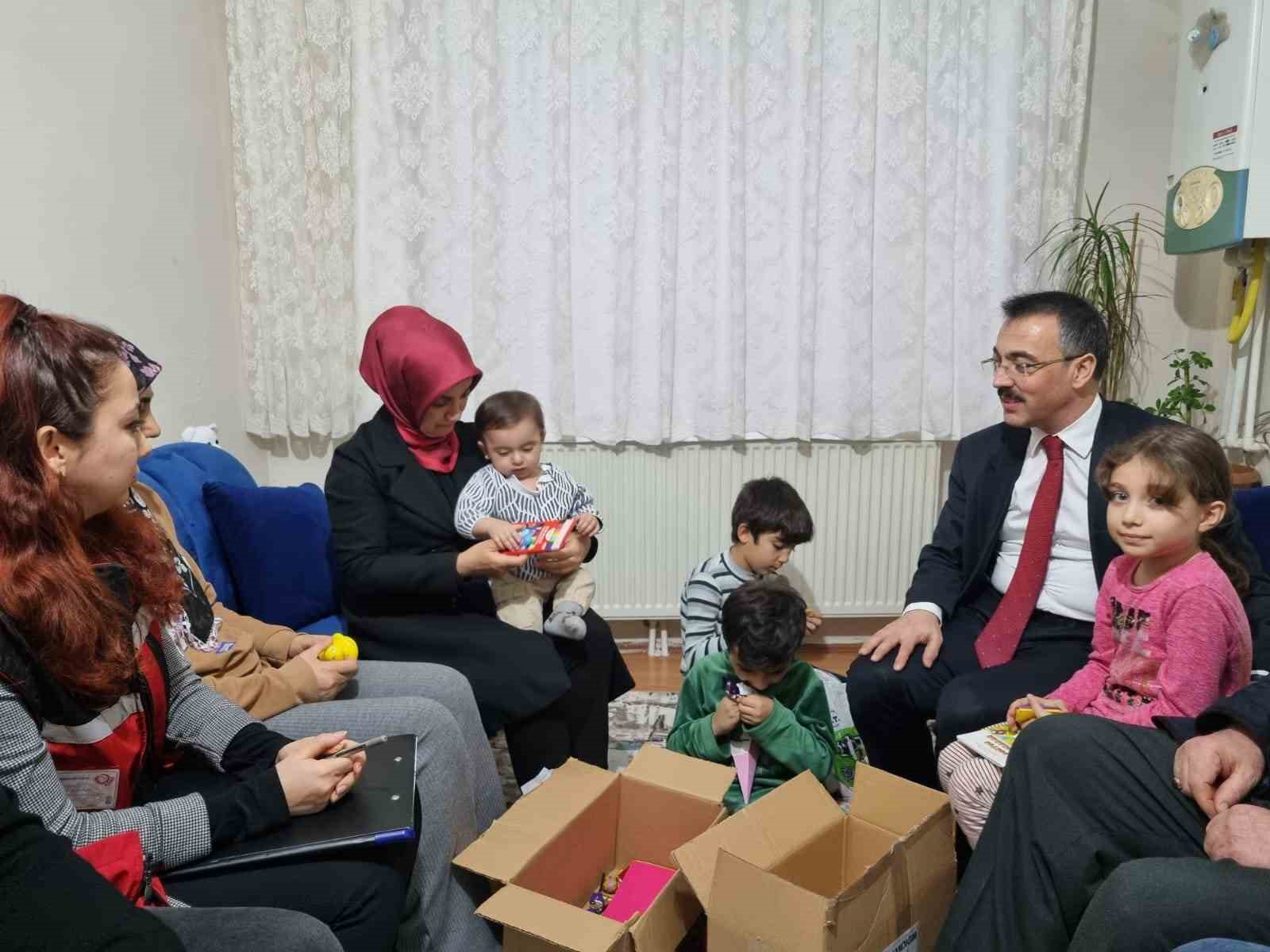 Depremde ölen kardeşinin 2 çocuğunu sahiplendi; kayıp olan 3. çocuğu her yerde arıyor