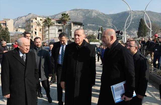 Cumhurbaşkanı Erdoğan ve MHP lideri Bahçeli, depremde büyük yıkıma uğrayan Hatay'a gitti