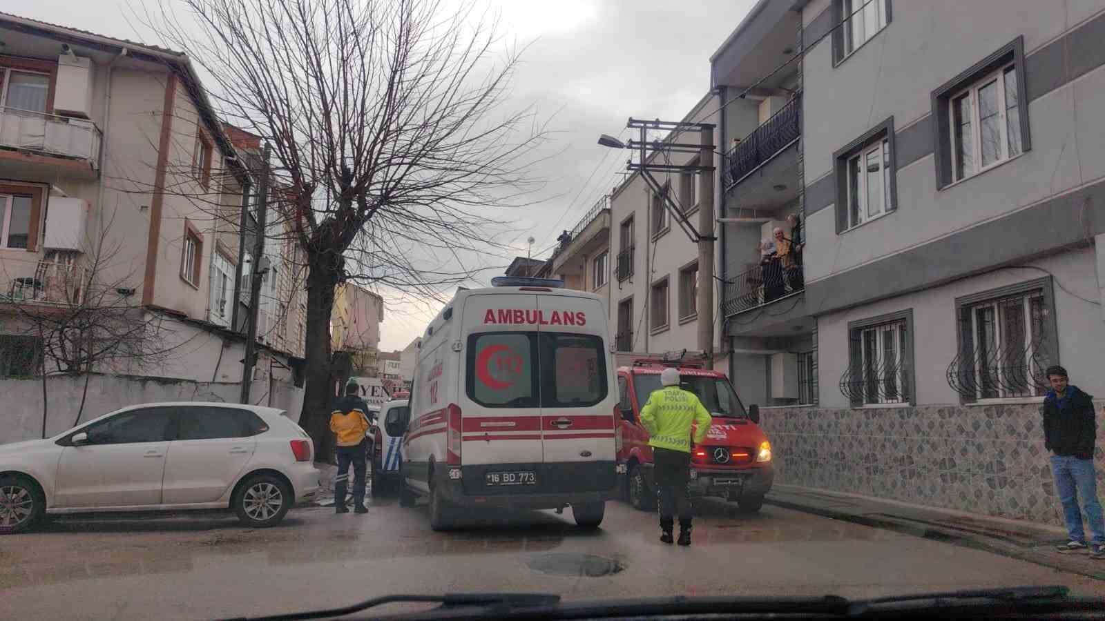 Evi için tahliye kararı verilince, çatıya çıktı