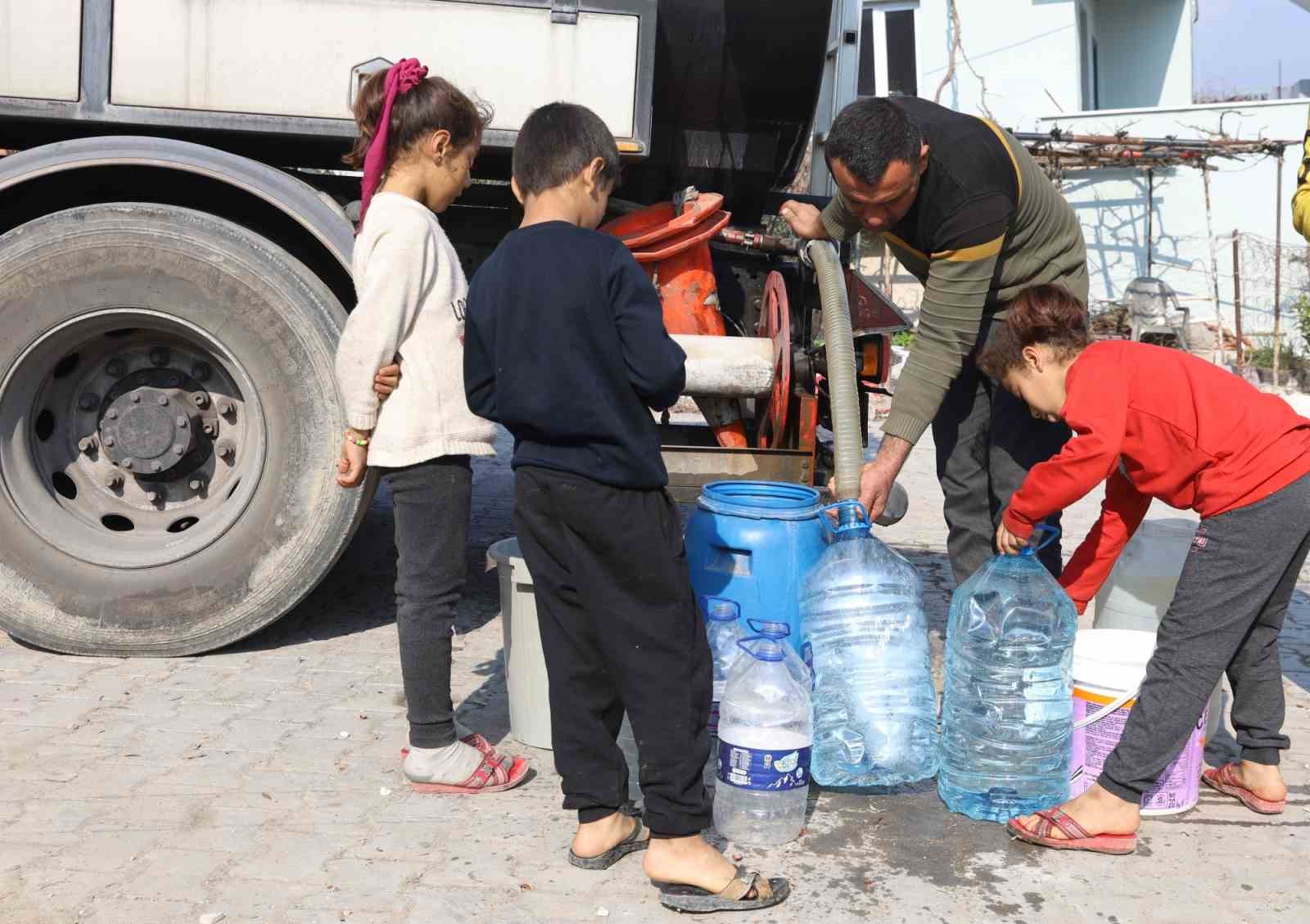 Su tankerleri depremzedeler için sahada