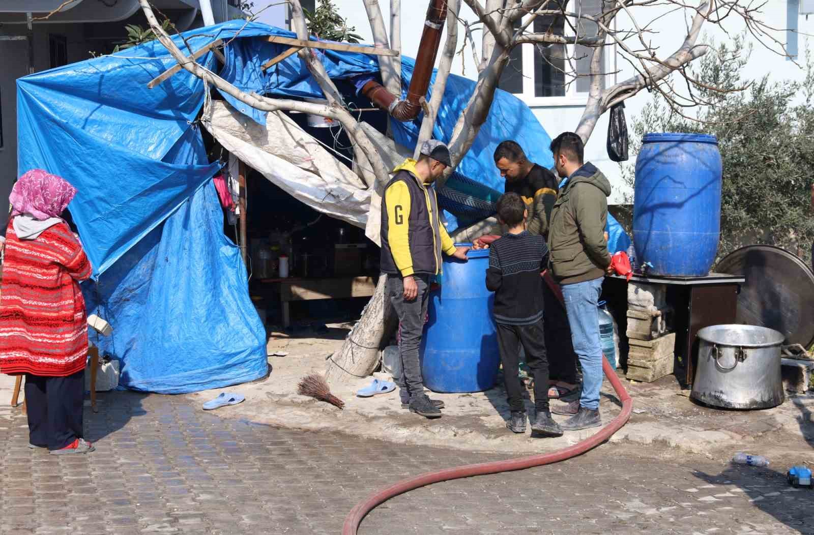 Su tankerleri depremzedeler için sahada