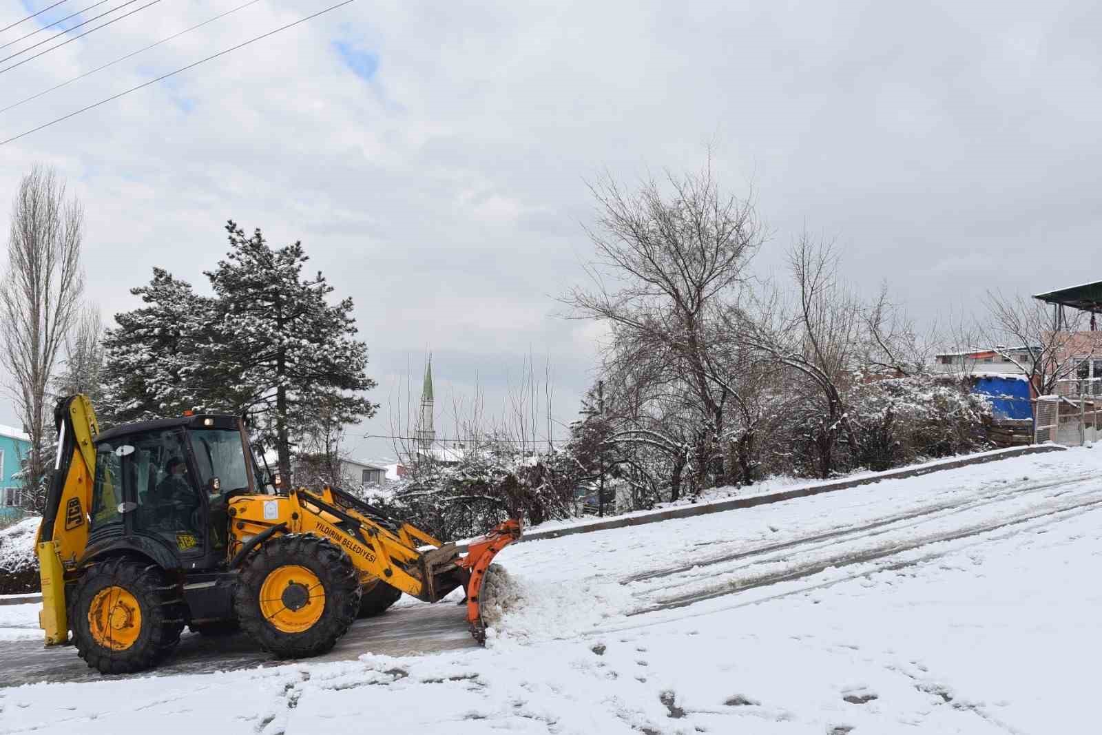 Yıldırım’da kar mesaisi