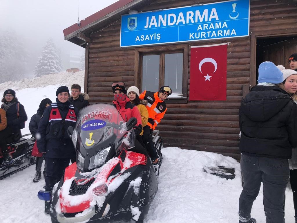 Jandarmadan lise öğrencilerine Uludağ sürprizi