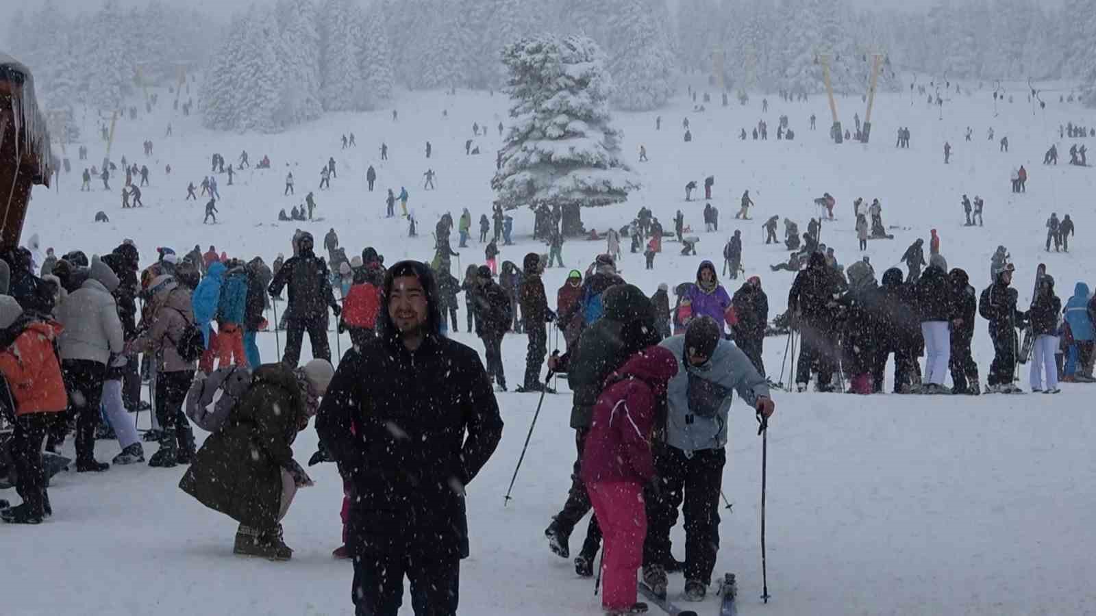 Yarı yıl tatilinin son haftasında Uludağ’da pistler doldu taştı