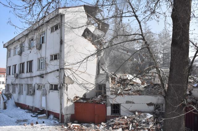 Evrakların kurtarılmadan yıkıldığı iddia edilen Elbistan Belediyesi'nden açıklama geldi: Tamamını Cumhuriyet Başsavcılığımıza teslim ettik