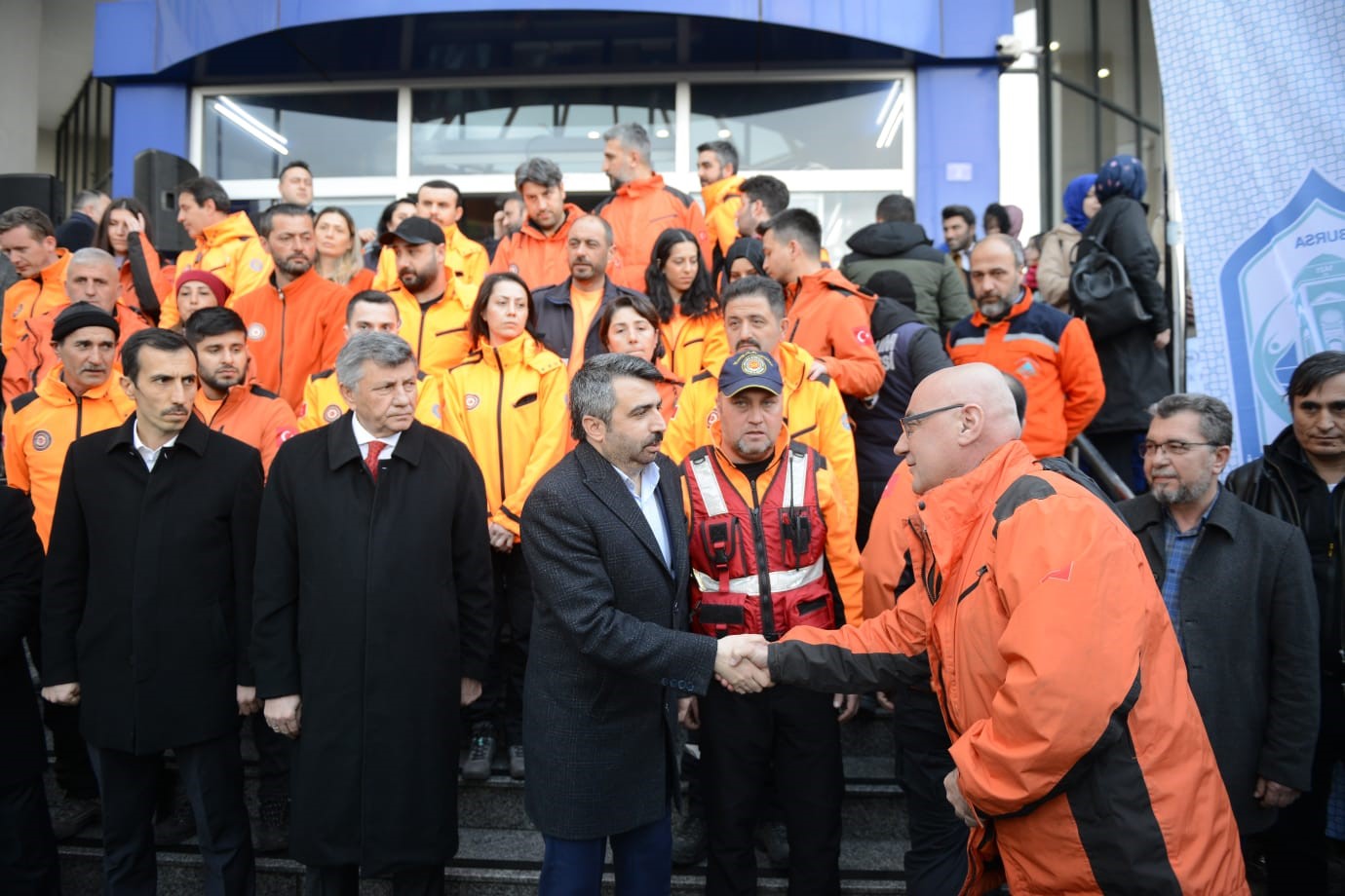 Başkan Yılmaz, depremden dönen ekibi karşıladı