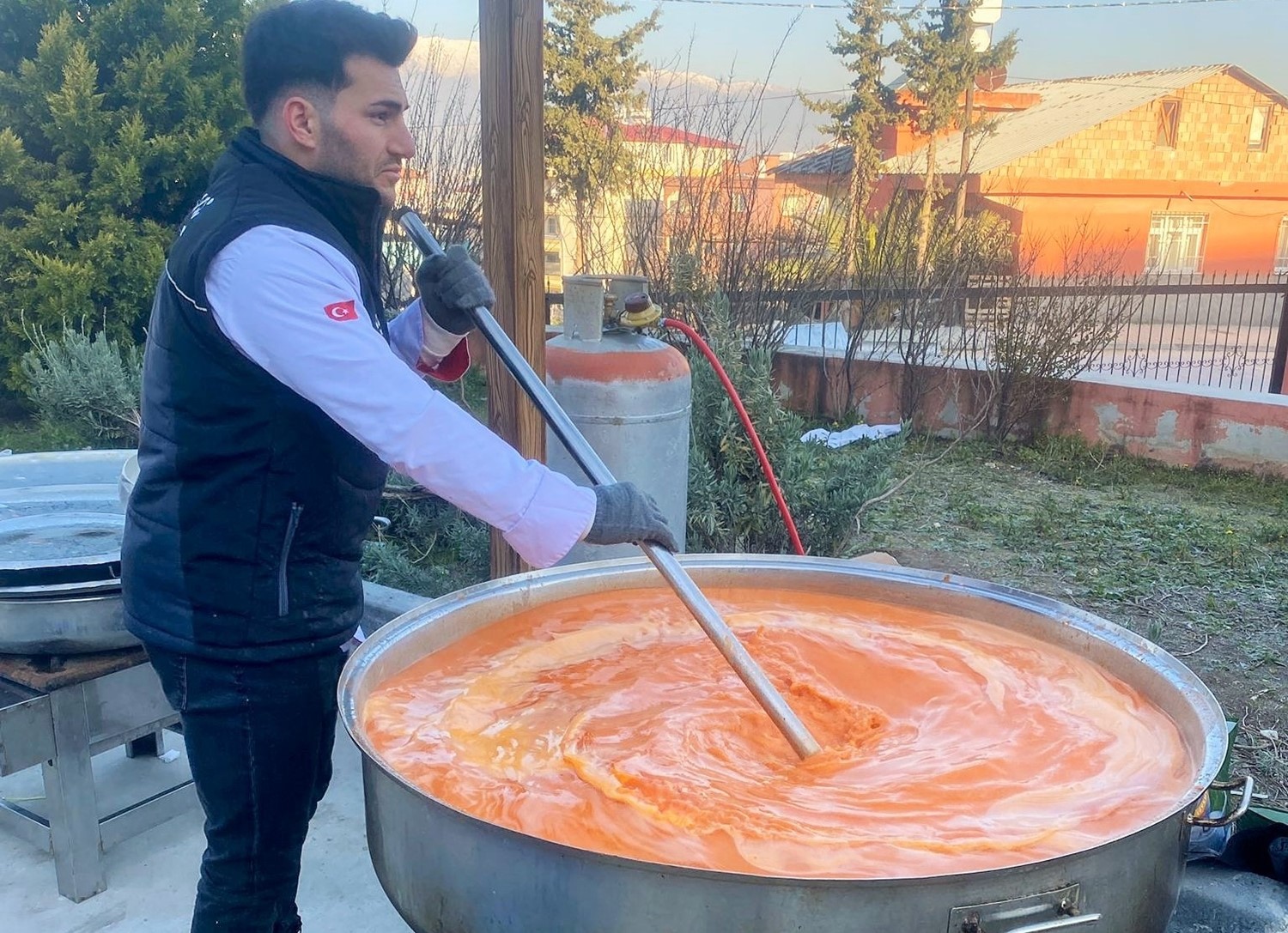 BUYSAD üyelerinden hazır yemek ve mobil mutfak desteği