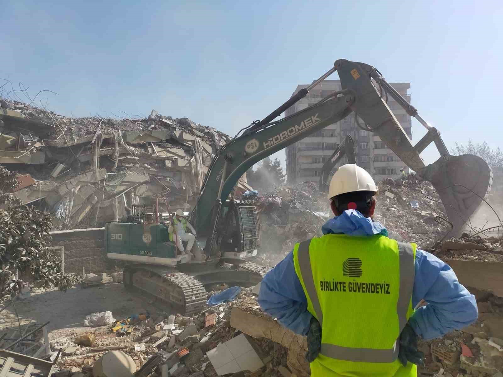 Deprem bölgesinden Bursa’ya dönen ekipten çarpıcı fotoğraflar