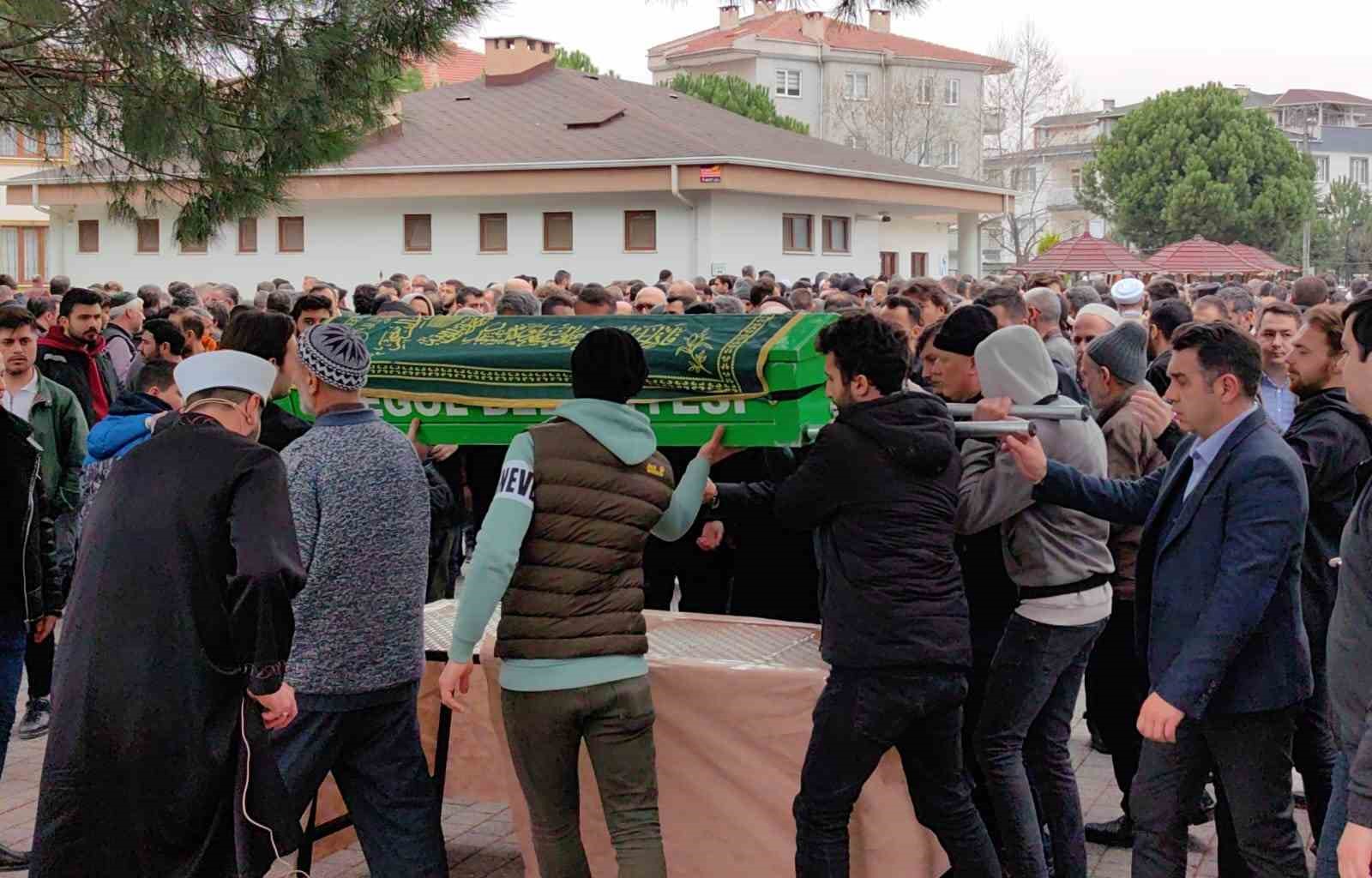 Pencereden düşerek ölen genç toprağa verildi