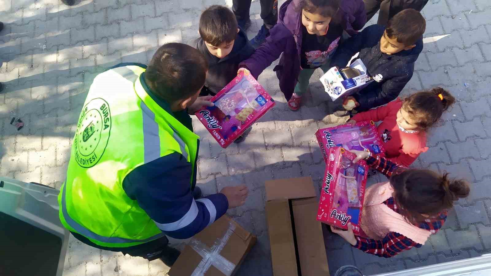 ‘Çocuklar gülsün’ diye, Bursa Büyükşehir sahada