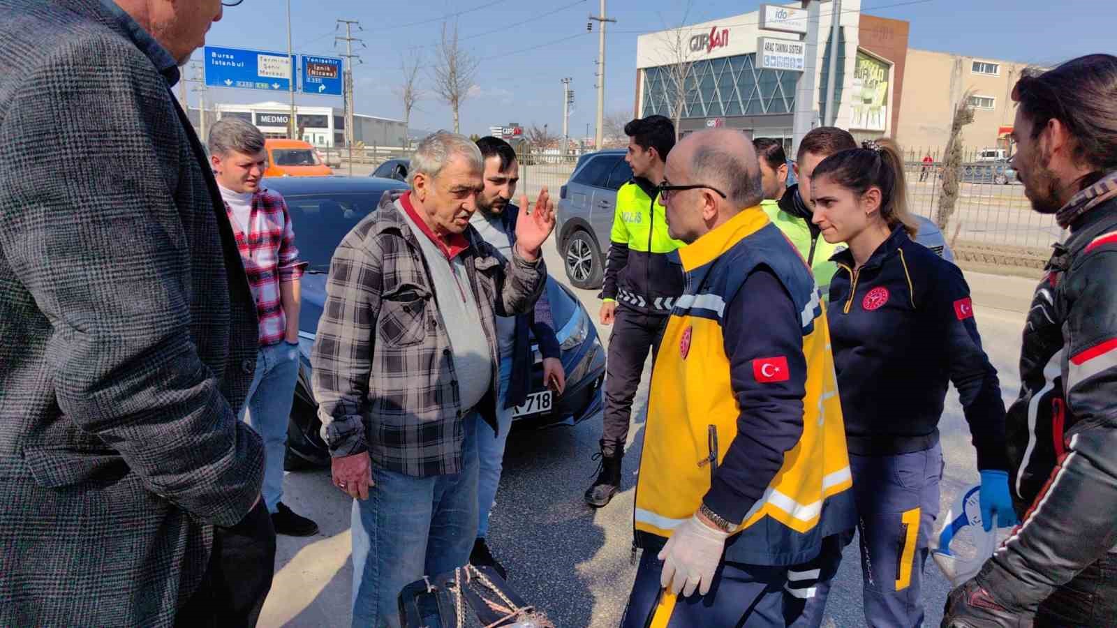 Bursa’da bisikletten düşen alkollü sürücü polise zor anlar yaşattı