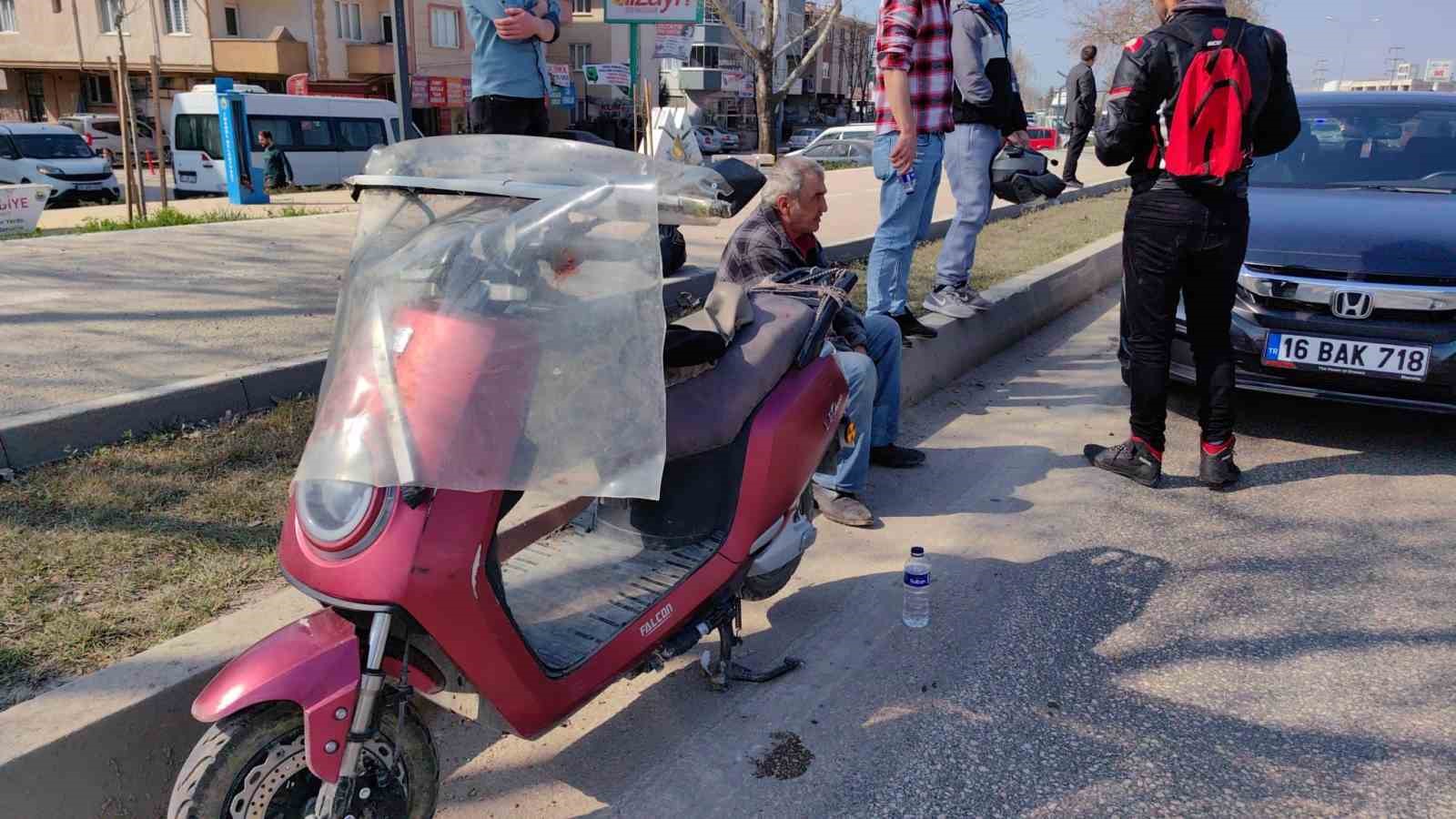 Bursa’da bisikletten düşen alkollü sürücü polise zor anlar yaşattı