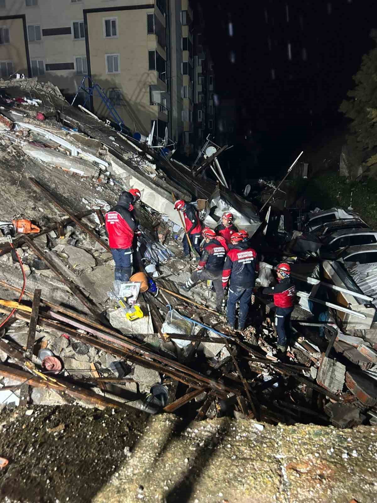 17 yaşındaki Dilara, 30 saat sonra enkaz altından canlı kurtarıldı