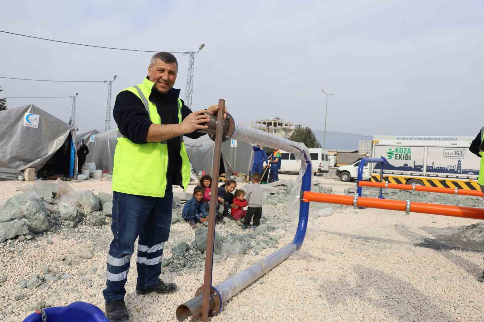 Bursa’da Büyükşehir’den depremzede çocuklara oyun parkı