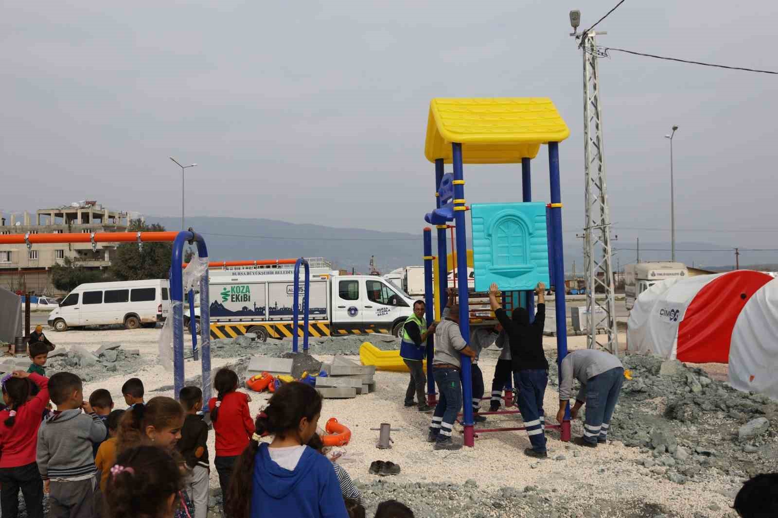 Bursa’da Büyükşehir’den depremzede çocuklara oyun parkı