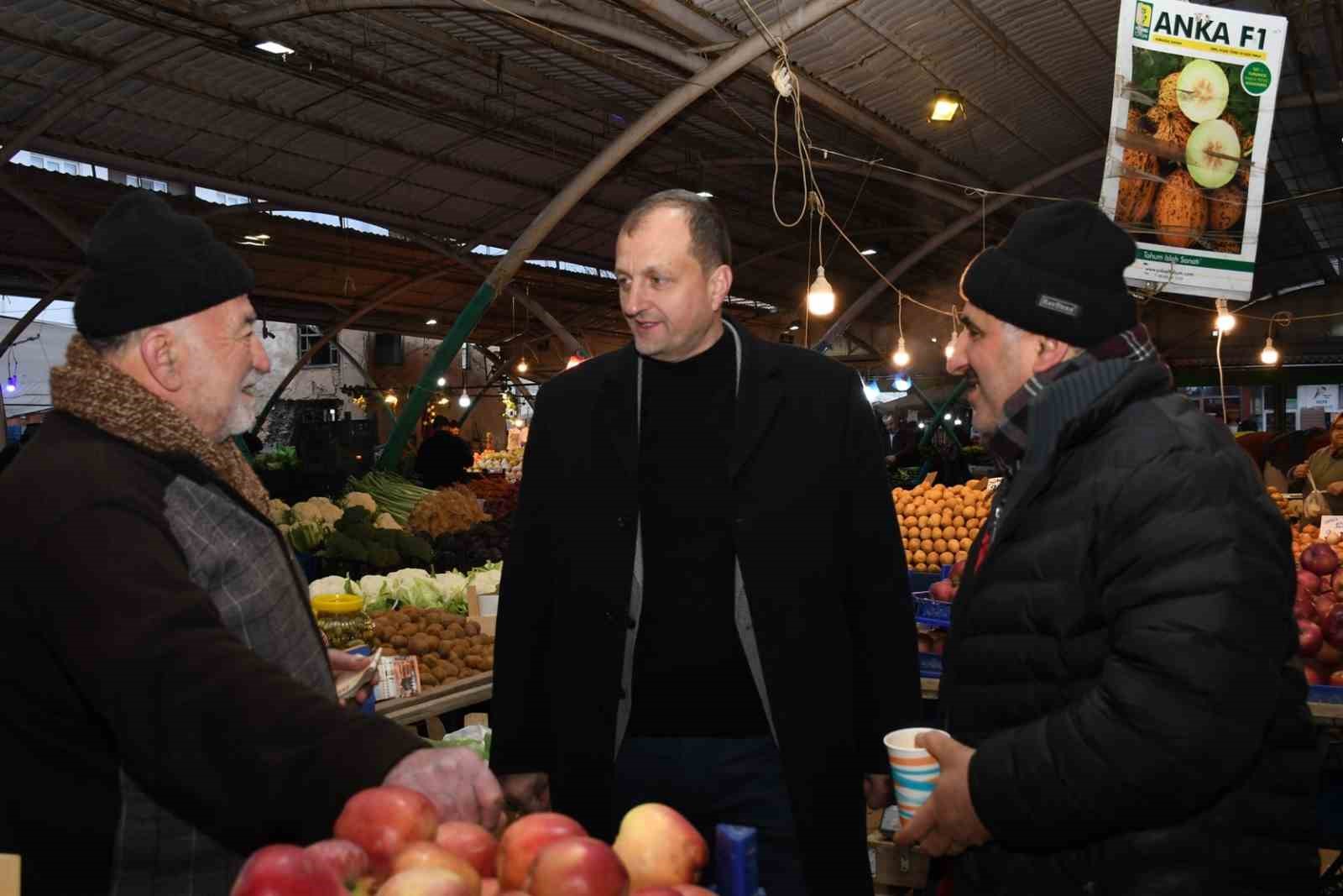 Başkan Usta mesaiye pazarda başlıyor