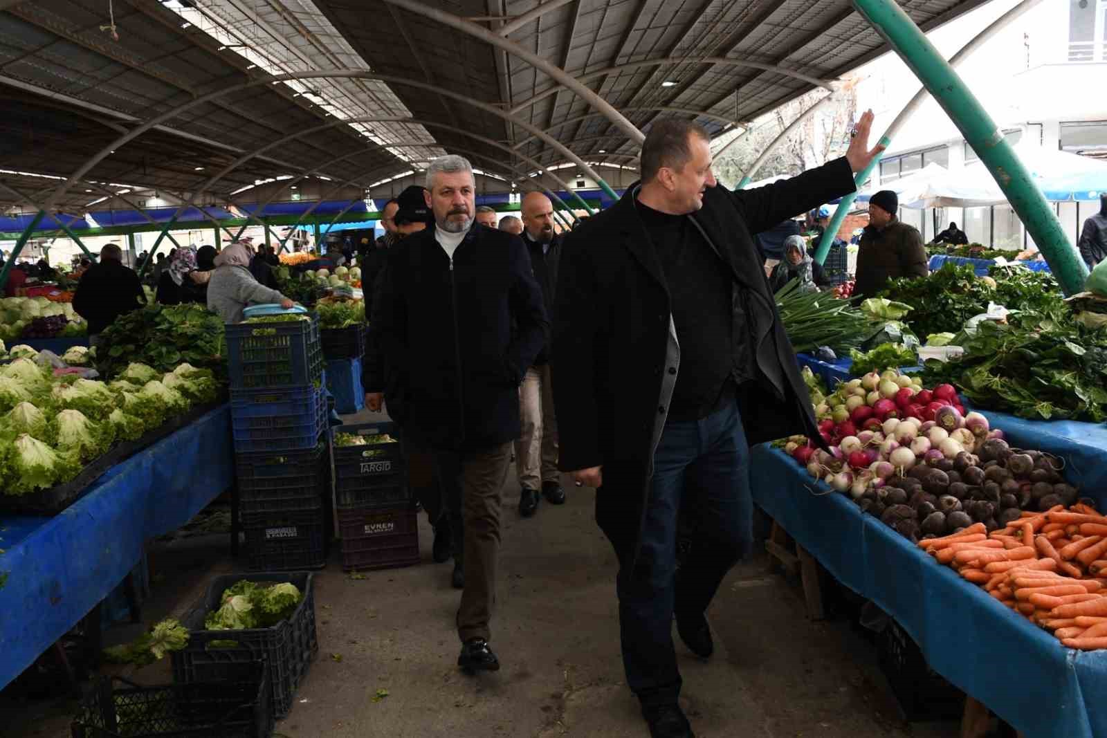 Başkan Usta mesaiye pazarda başlıyor