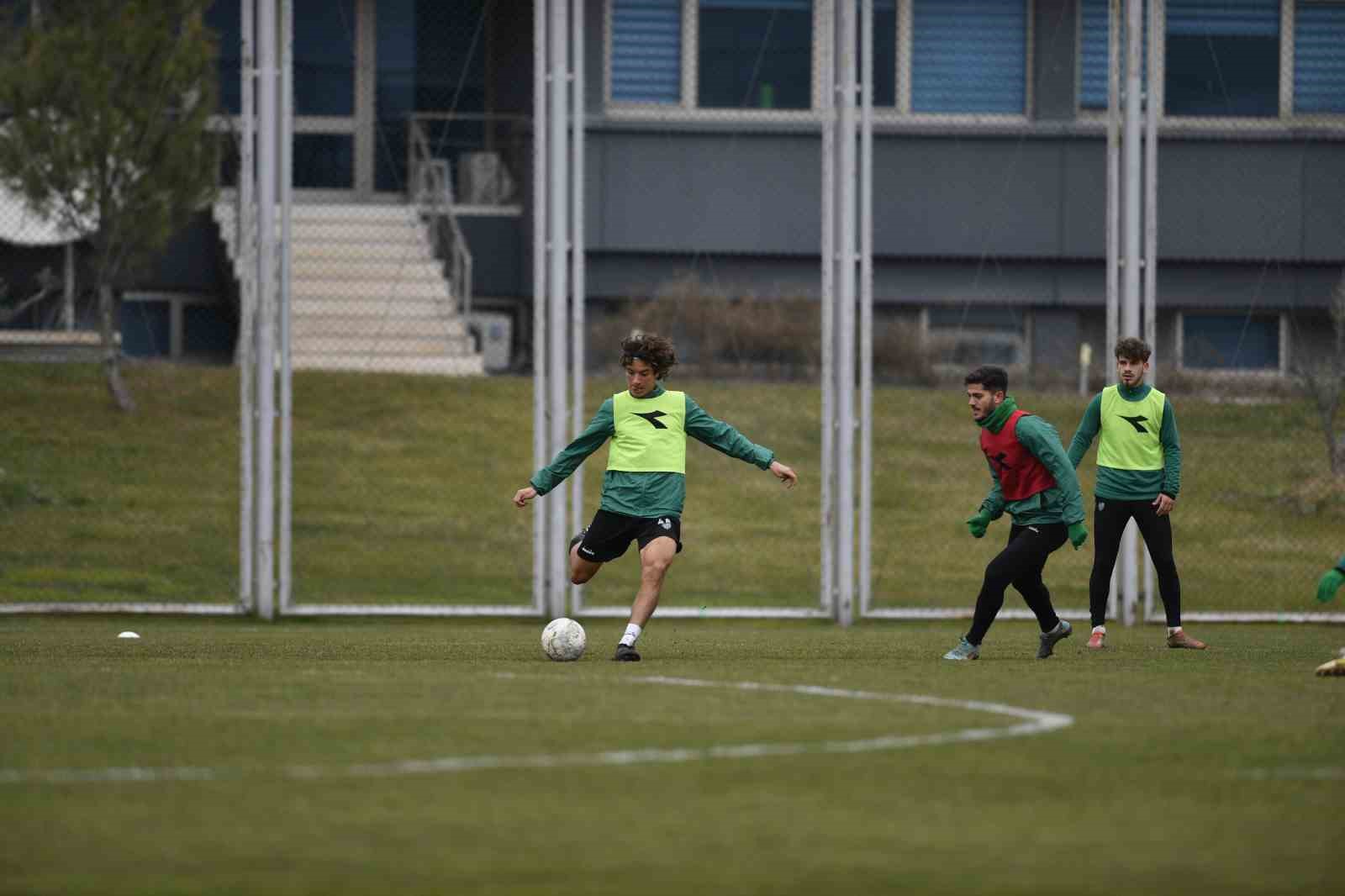 Bursaspor 5’e 2 pas pres çalıştı