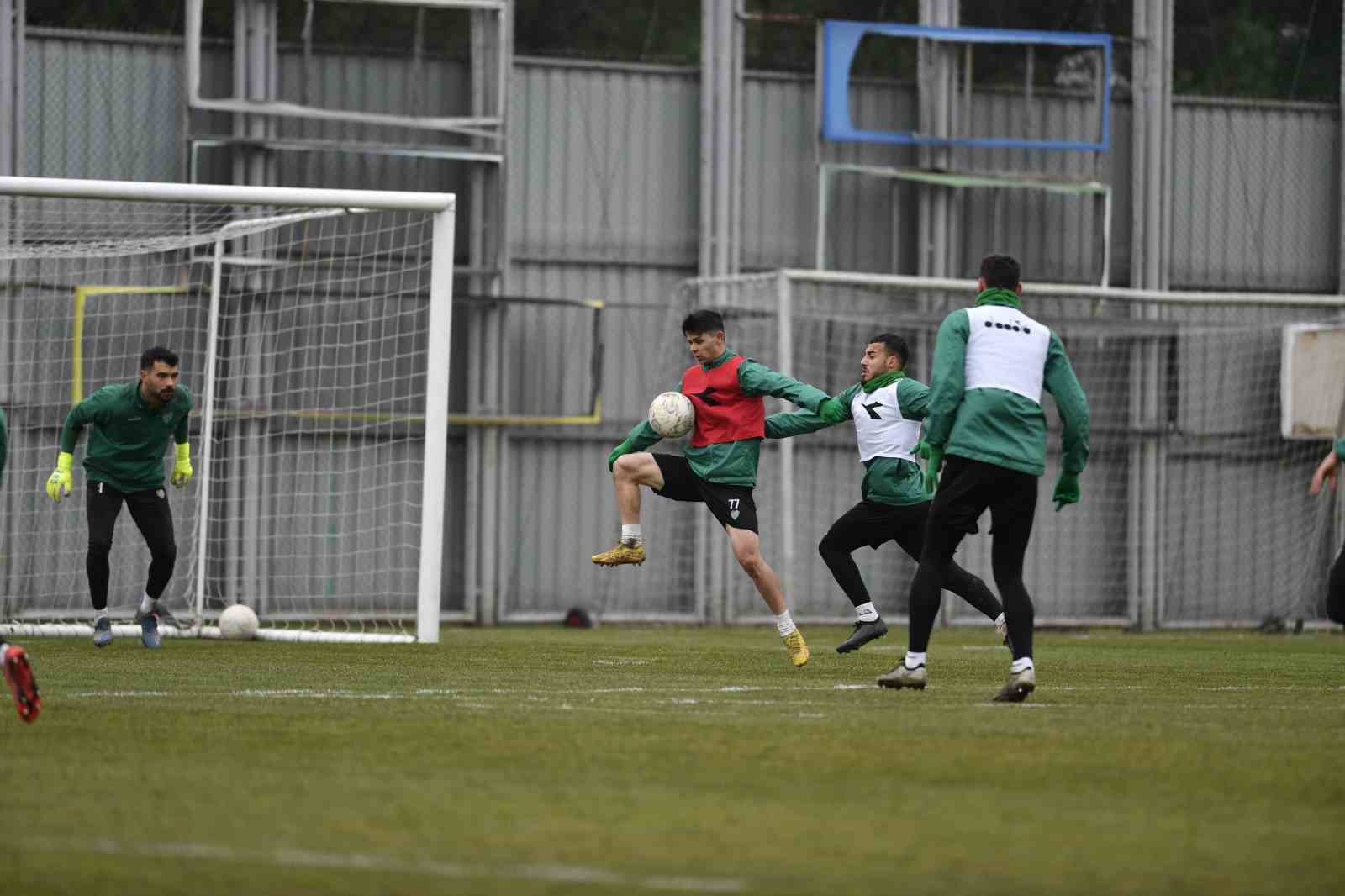 Bursaspor 5’e 2 pas pres çalıştı