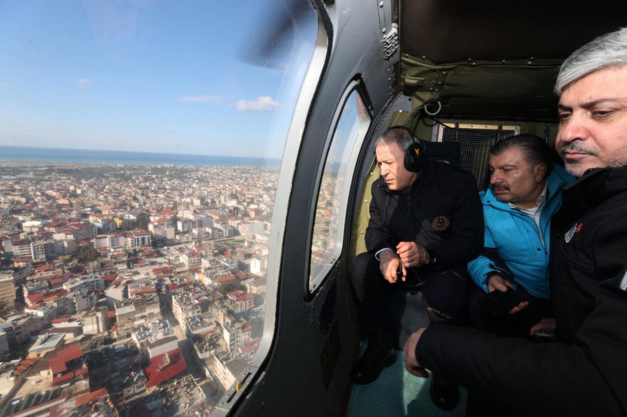 Bakanlar Akar ve Koca, Samandağ'da kurtarma çalışmalarını inceledi