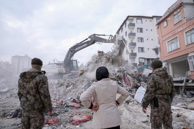 Son Dakika: Depremde hayatını kaybedenlerin sayısı 41 bin 20'ye yükseldi