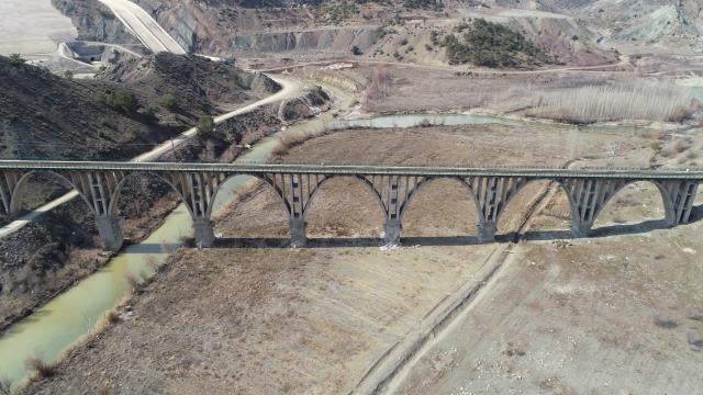 Adıyaman'da 94 yıllık Alman köprüsü, depremlerde ayakta kaldı