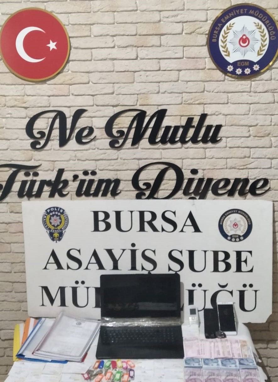 Şafak vakti operasyonuyla kıskıvrak yakalanan dolandırıcılık çetesinden 13’ü tutuklandı