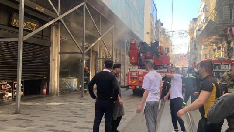 Son Dakika: İstiklal Caddesi'nde yangın!