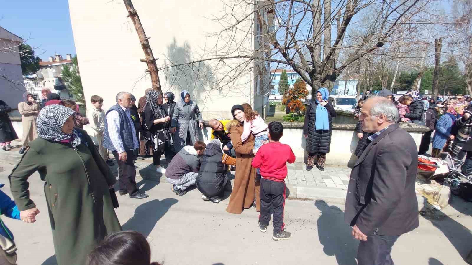 Bursa’da kontrolden çıkan araç dehşet saçtı : 3 yaralı