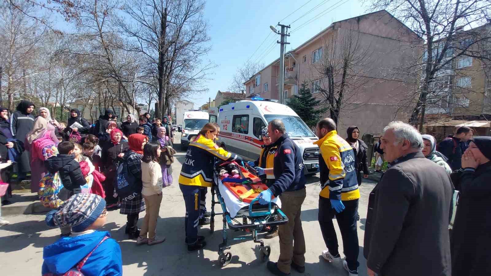 Bursa’da kontrolden çıkan araç dehşet saçtı : 3 yaralı