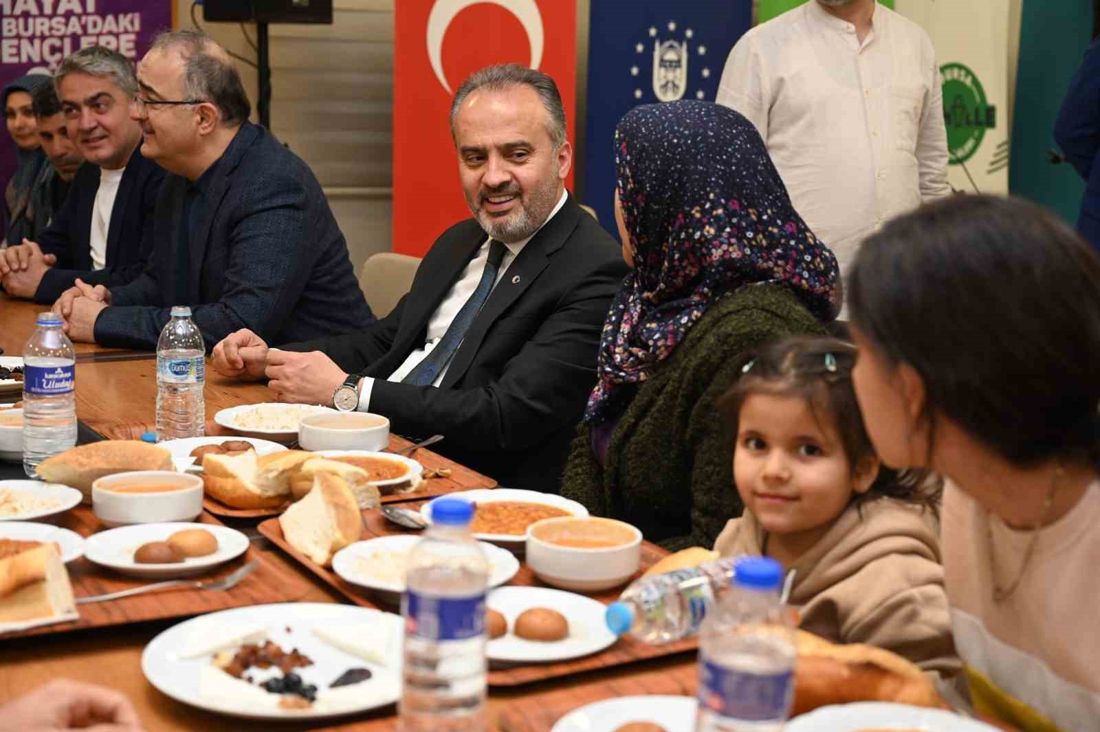 Başkan Aktaş, depremzedelerle iftarda buluştu