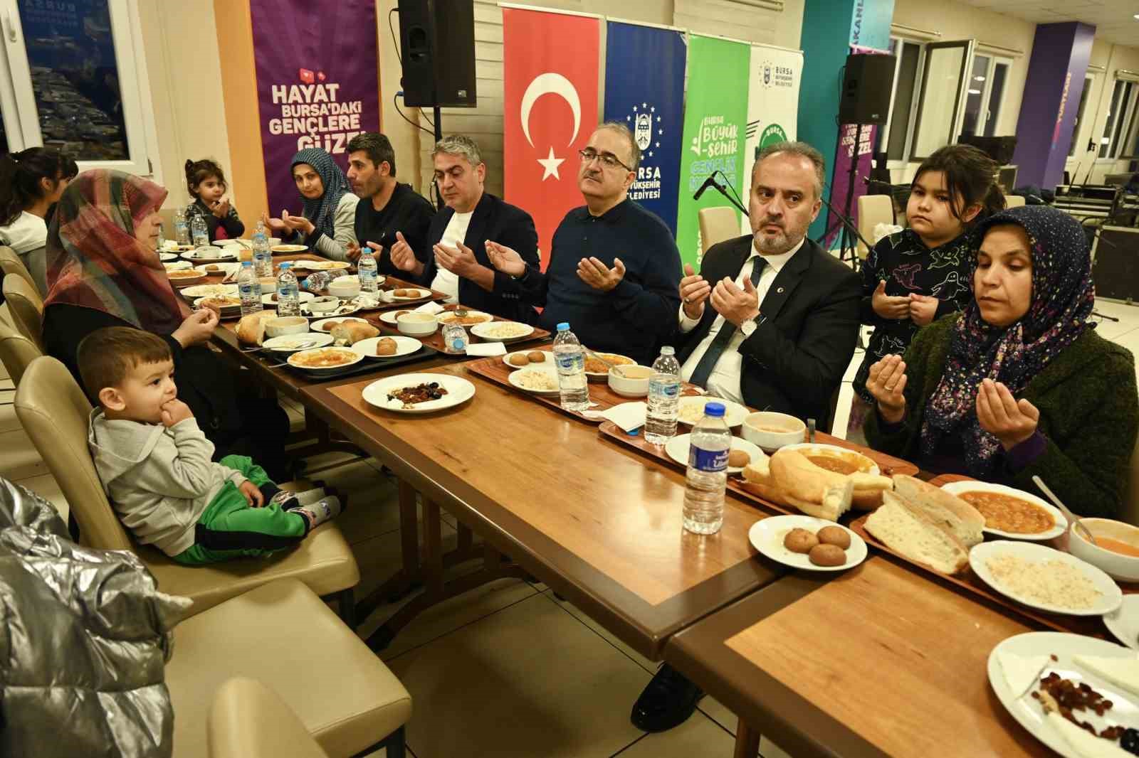 Başkan Aktaş, depremzedelerle iftarda buluştu