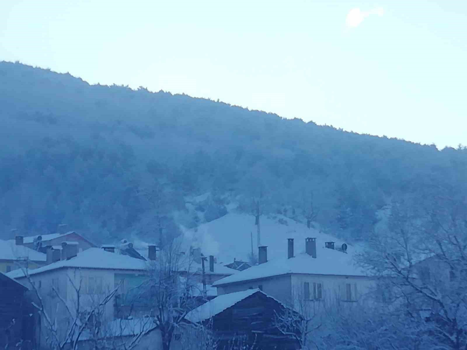 Bursa Keles’te kar yağışı çiftçiyi sevindirdi