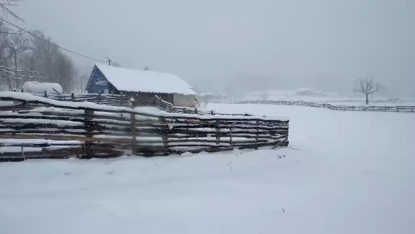 Bursa’da şehir merkezinde kar sevinci