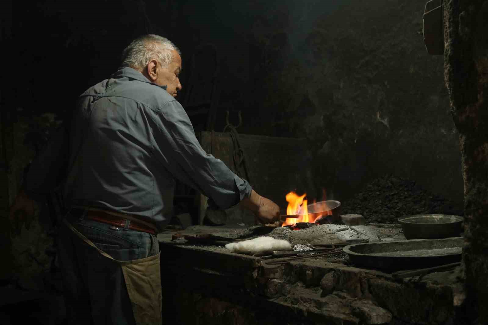 Baba yadigarı mesleğini yarım asırdır sürdürüyor