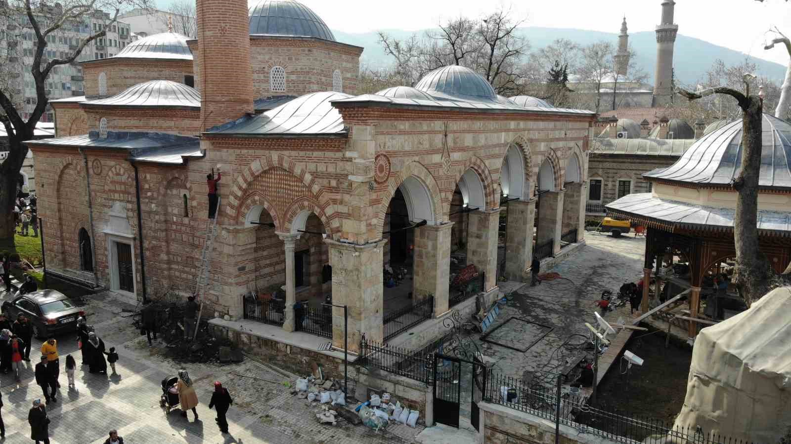 (Özel) Gazi Orhan Bey Camii, 3 yıl aradan sonra teravih namazı ile ibadete açılıyor