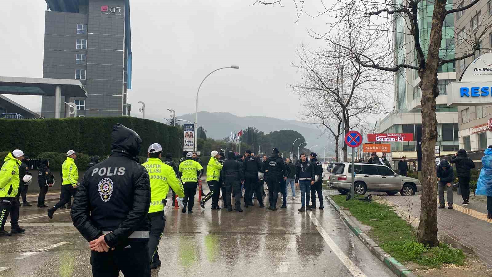 Bursa polisi maç öncesi olaylara izin vermedi