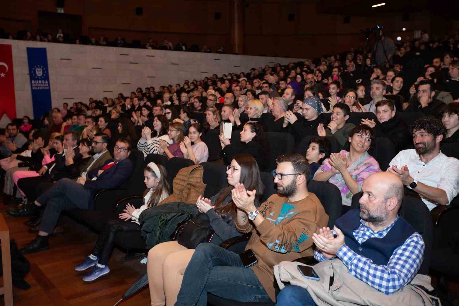 Piyanonun yıldızları depremzedeler için parladı