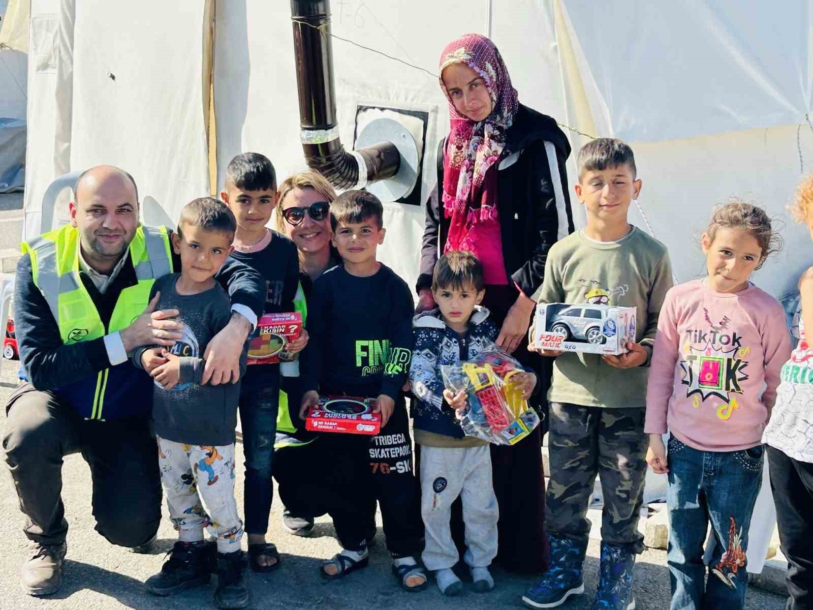 Türkiye Sağlıklı Kentler Birliği, depremin yaralarını sarmak için afet bölgesinde