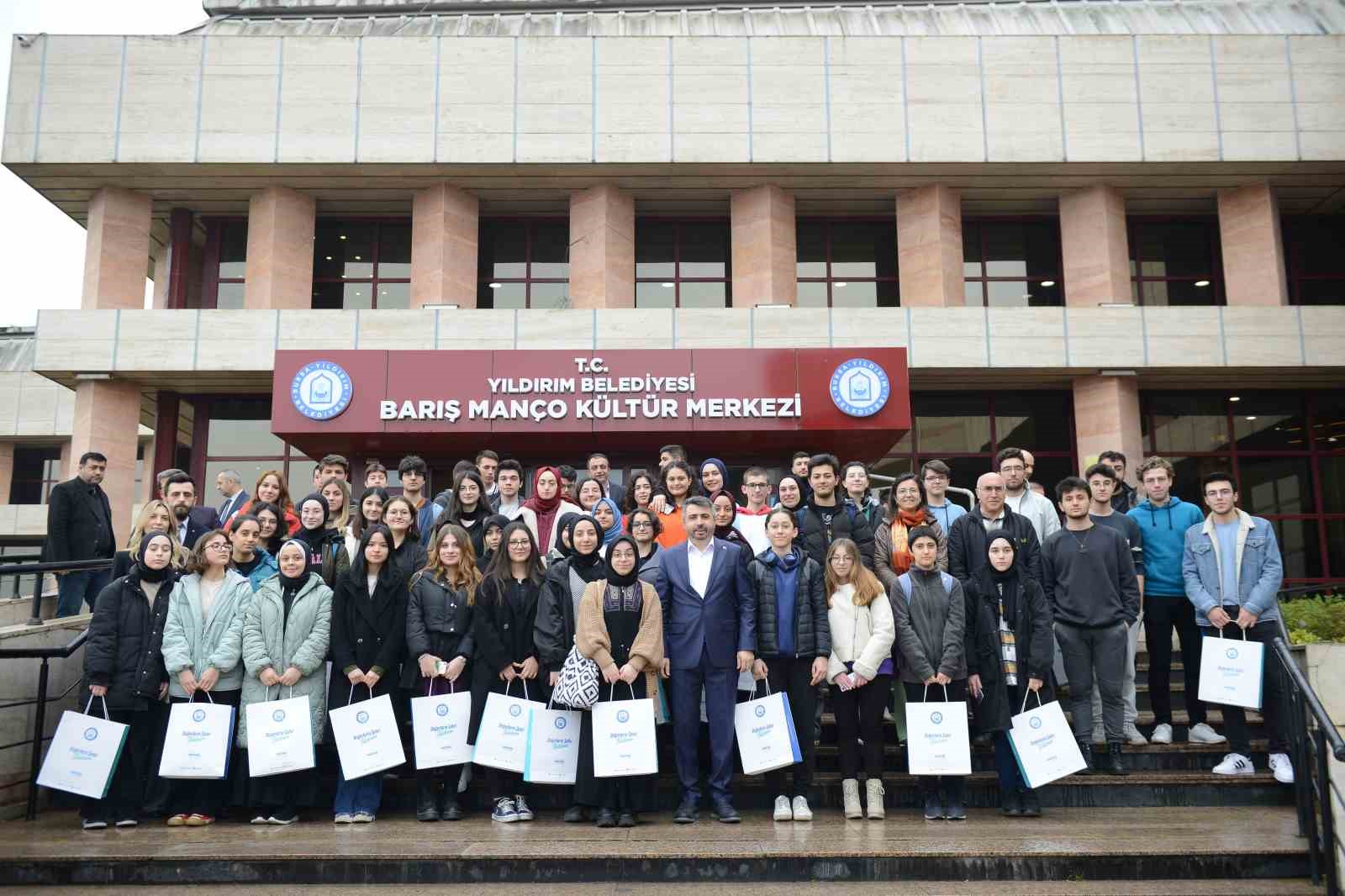 Depremzede öğrencilere TYT-AYT desteği Yıldırım Belediyesi’nden