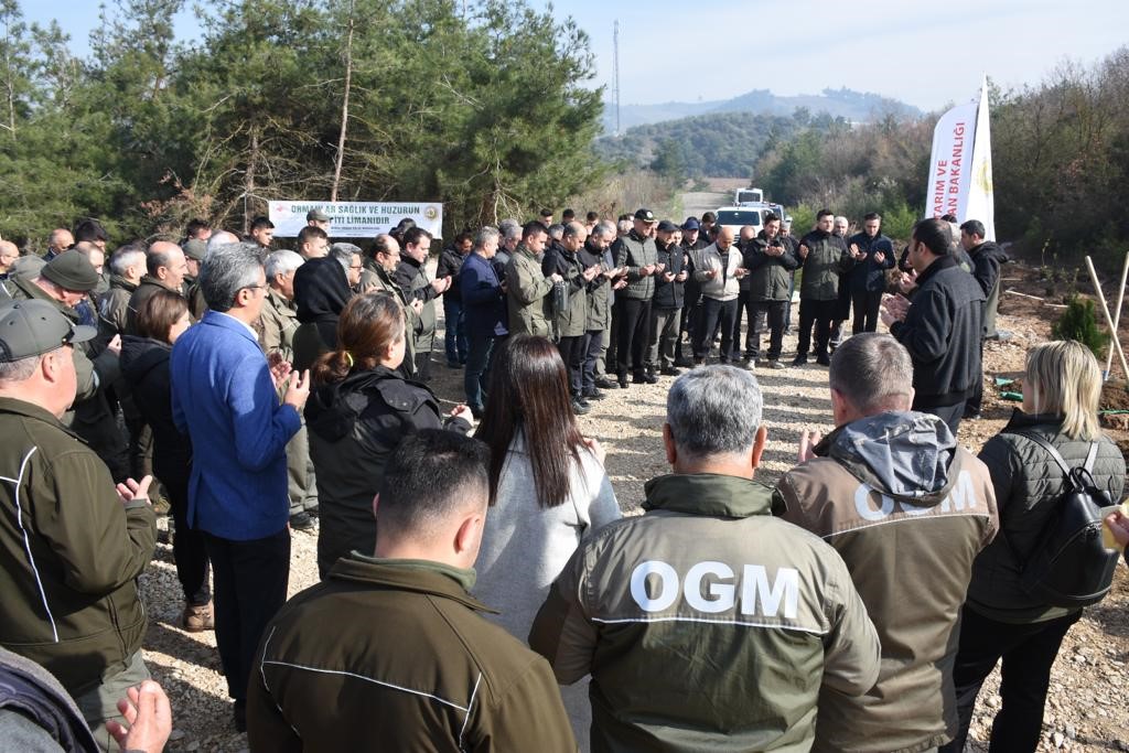 Depremde hayatını kaybeden vatandaşların anısına Bursa’da 8 bin fidan dikildi