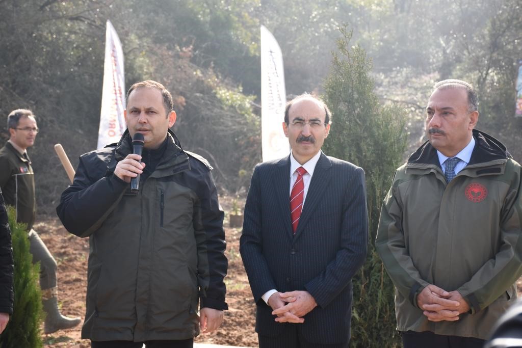 Depremde hayatını kaybeden vatandaşların anısına Bursa’da 8 bin fidan dikildi