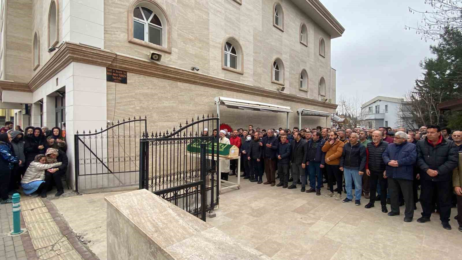 Bursa’da cinayete kurban giden 2 çocuk babası toprağa verildi