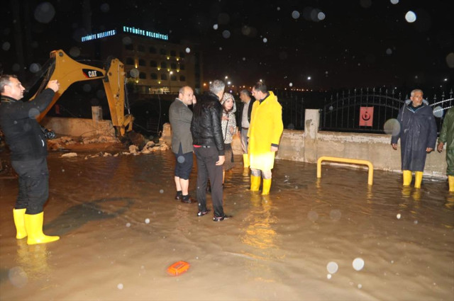 Şanlıurfa sele teslim! Evler ve hastaneler sular altında kaldı, eğitim durdu