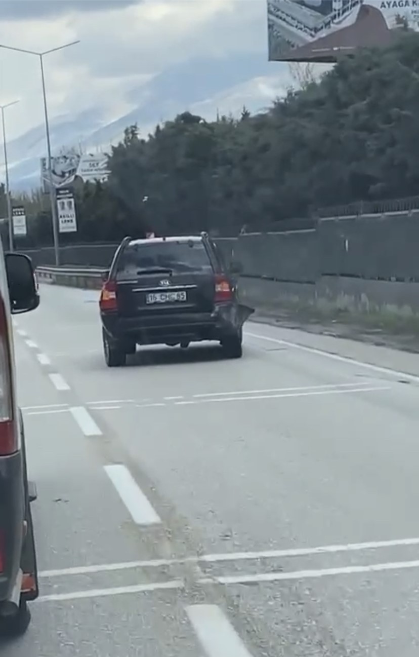 Trafikteki yan yan seyreden cipi gören sürücüler, gözlerine inanamadı