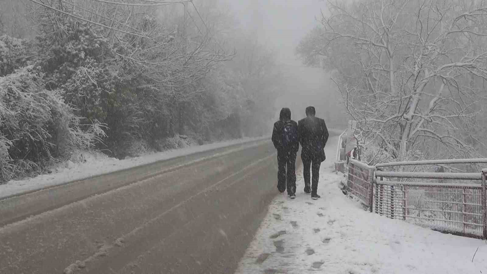 Uludağ’da kar 1 metreyi aştı, zincirsiz çıkışa izin verilmiyor