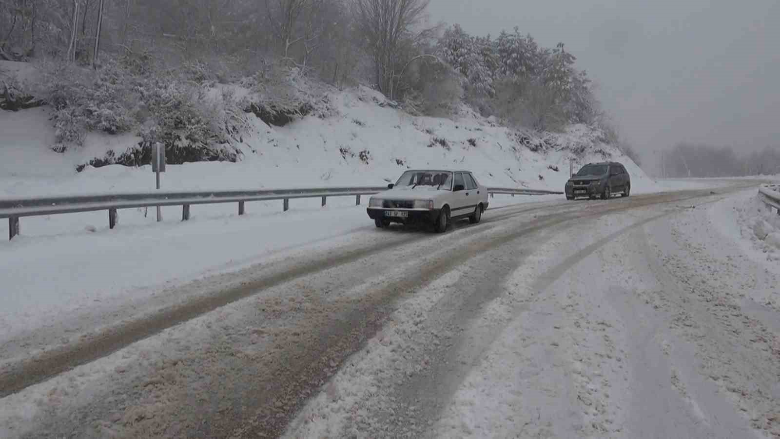 Uludağ’da kar 1 metreyi aştı, zincirsiz çıkışa izin verilmiyor