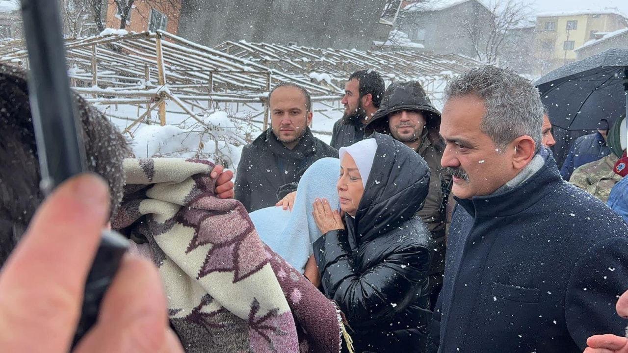 Depremin ilk günü devletin milleti için nasıl çalıştığı görüntülerle ortaya çıktı