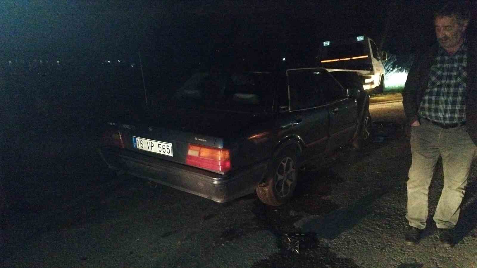 Bursa’da lastik tamiri için kenara çekilen araca, otomobil çarptı: 1 yaralı